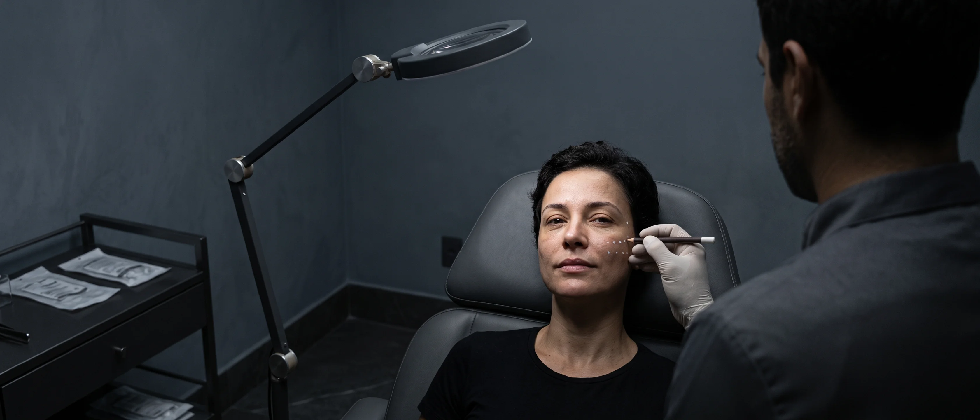 Avaliação facial na sala de procedimento